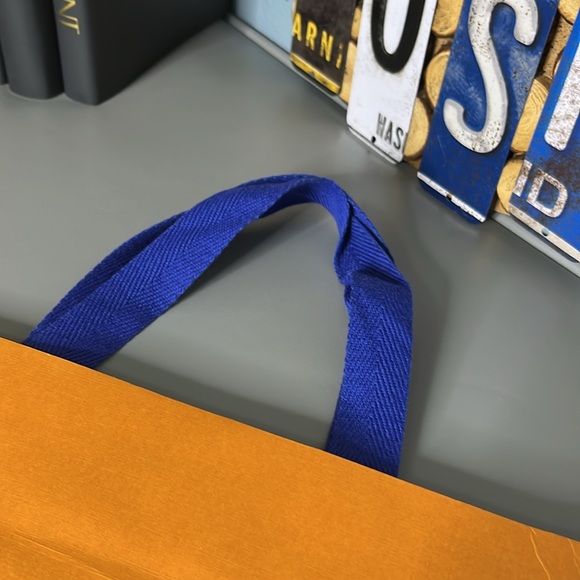 Louis Vuitton Shopping Bag - Picture 5 of 7